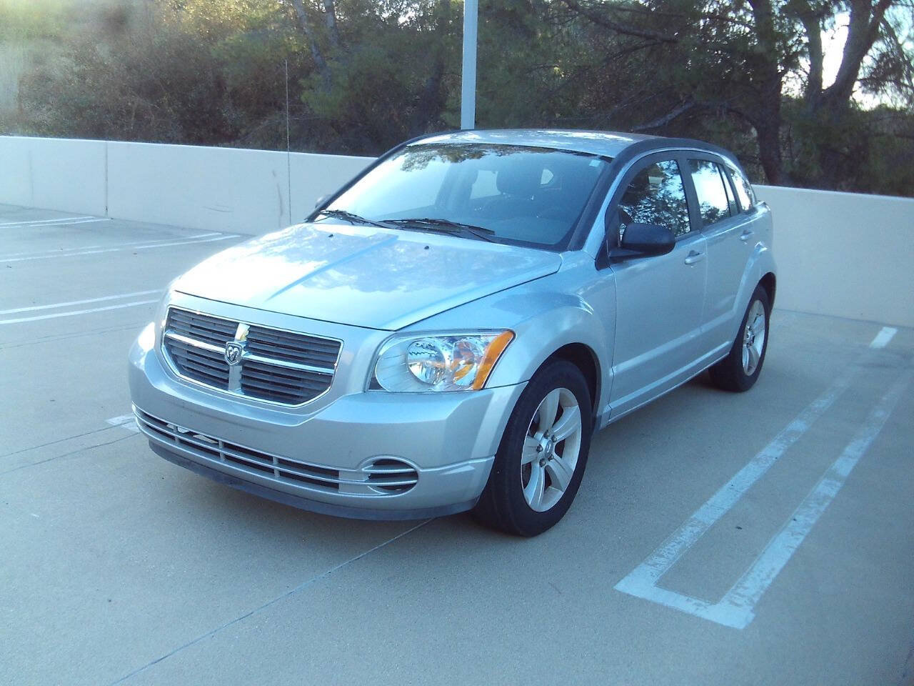 Used 2010 Dodge Caliber SXT FWD image 3