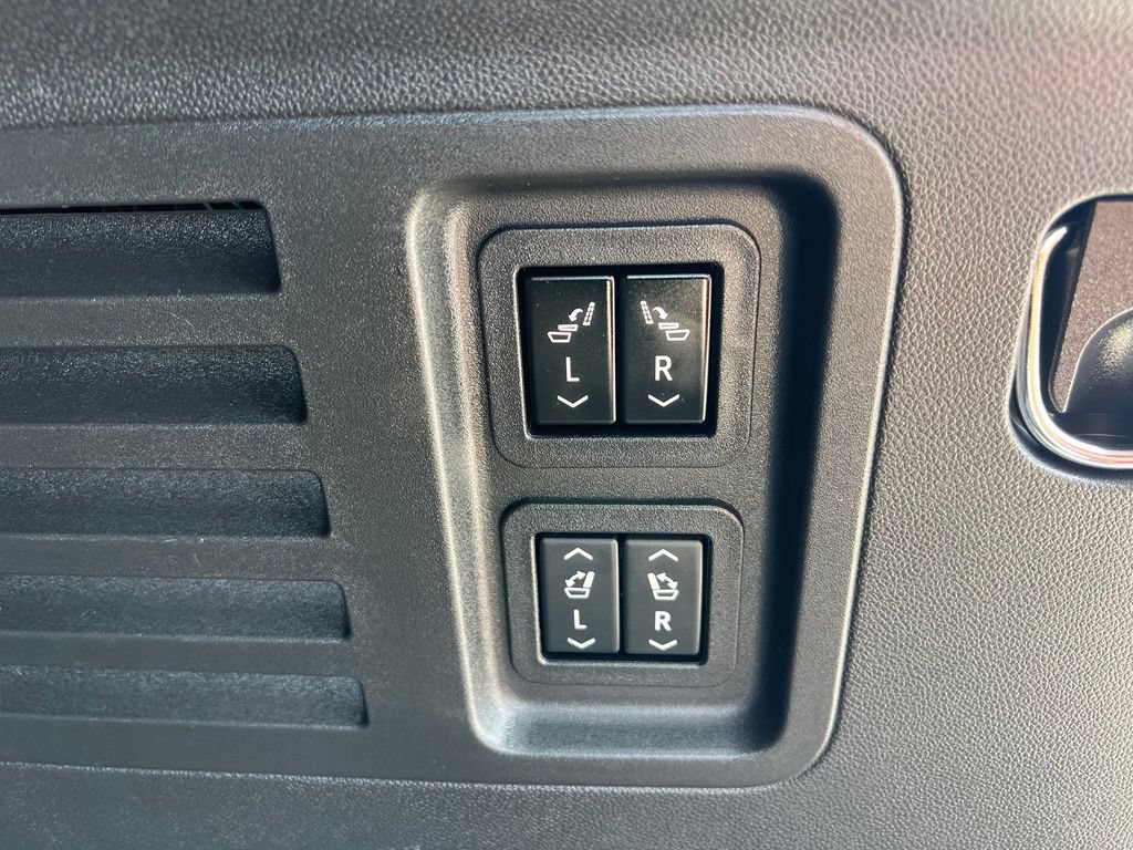 Used 2024 Chevrolet Traverse RS AWD/4WD image 24