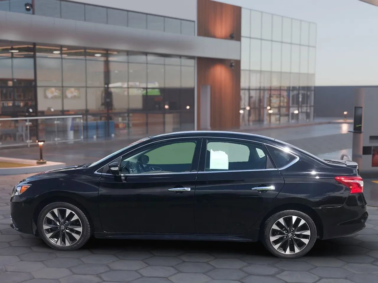 Used 2019 Nissan Sentra SR FWD image 8