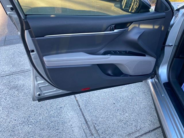 Used 2020 Toyota Camry SE image 18