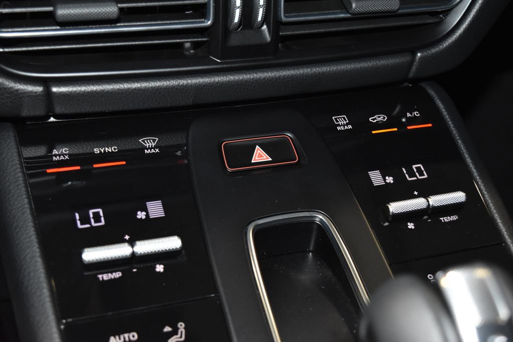 Certified 2025 Porsche Macan image 16