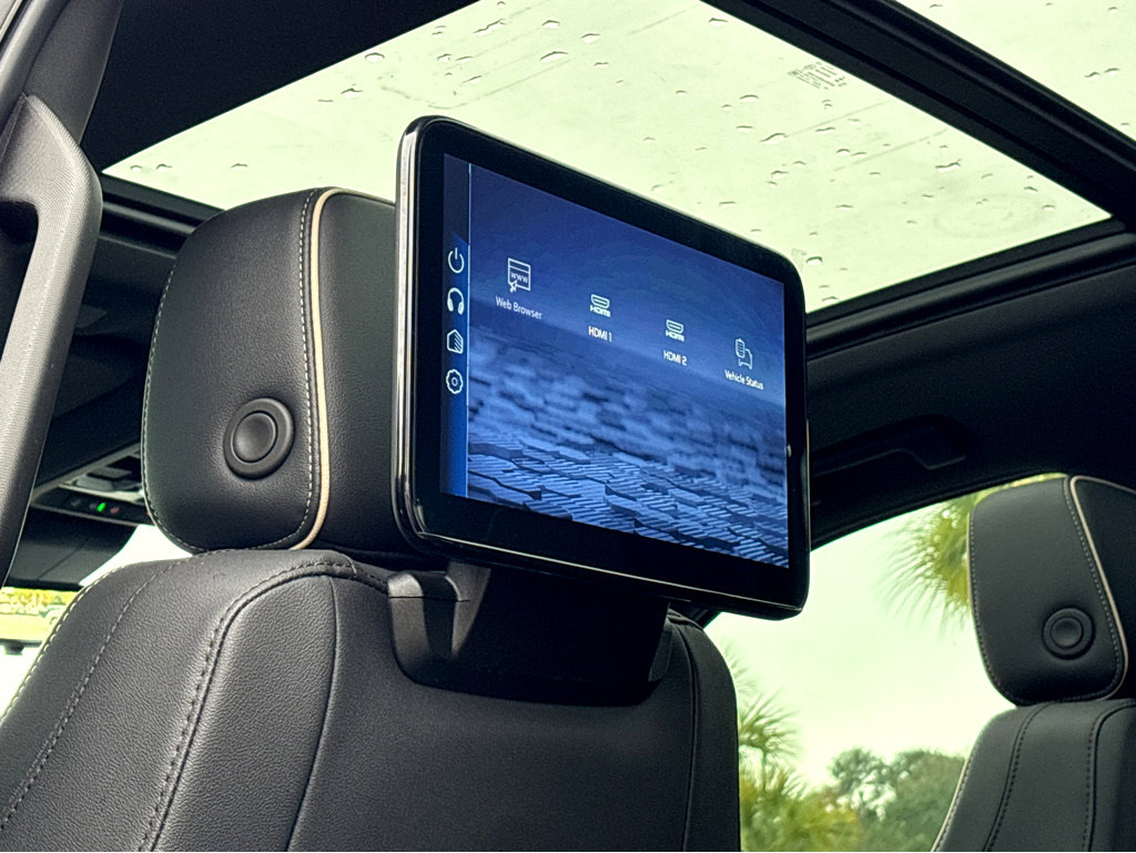 New 2026 Chevrolet Suburban Premier image 26