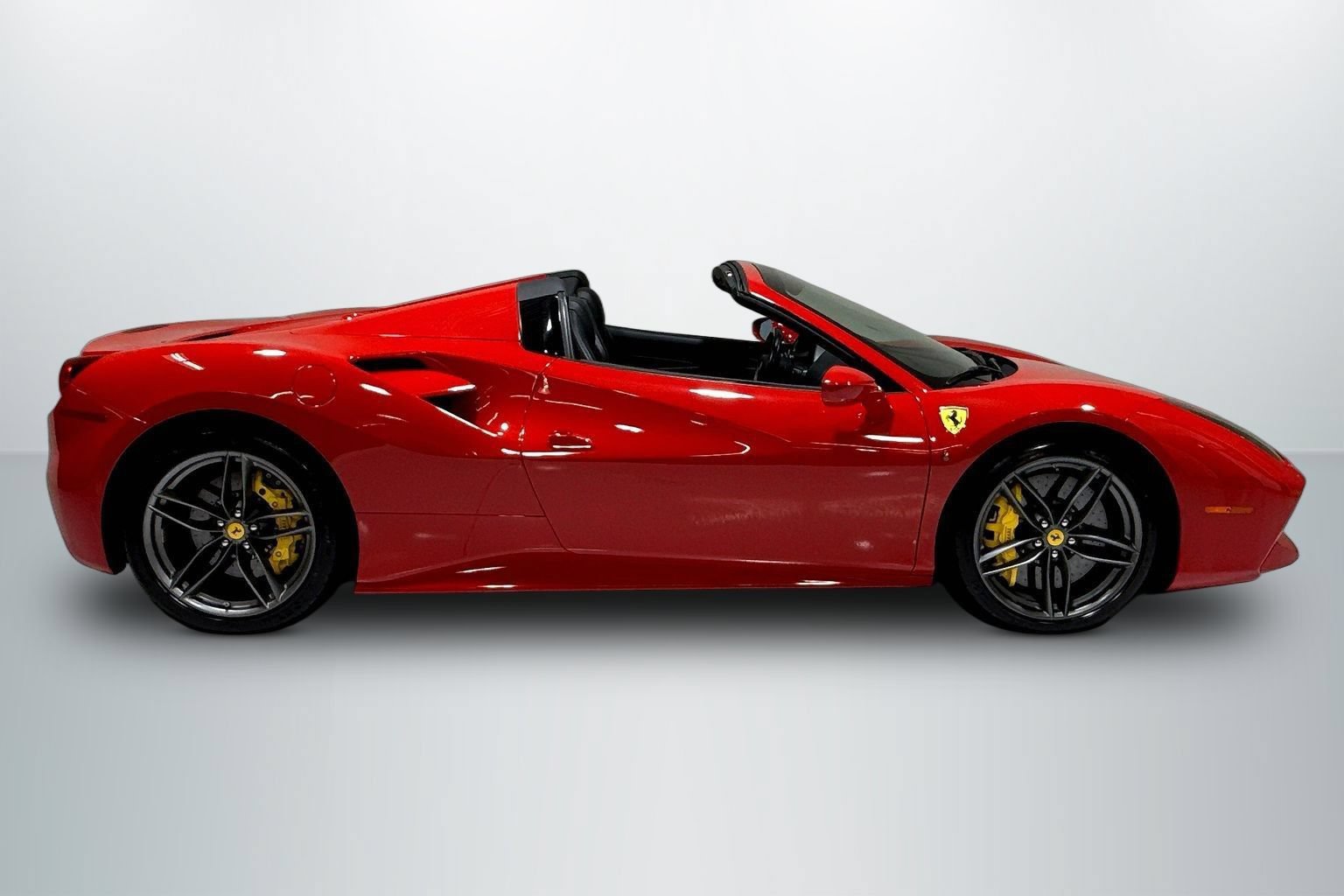 Used 2018 Ferrari 488 Spider RWD image 4