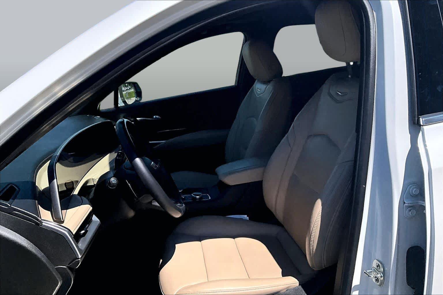 Used 2024 Cadillac XT4 Premium Luxury FWD image 8
