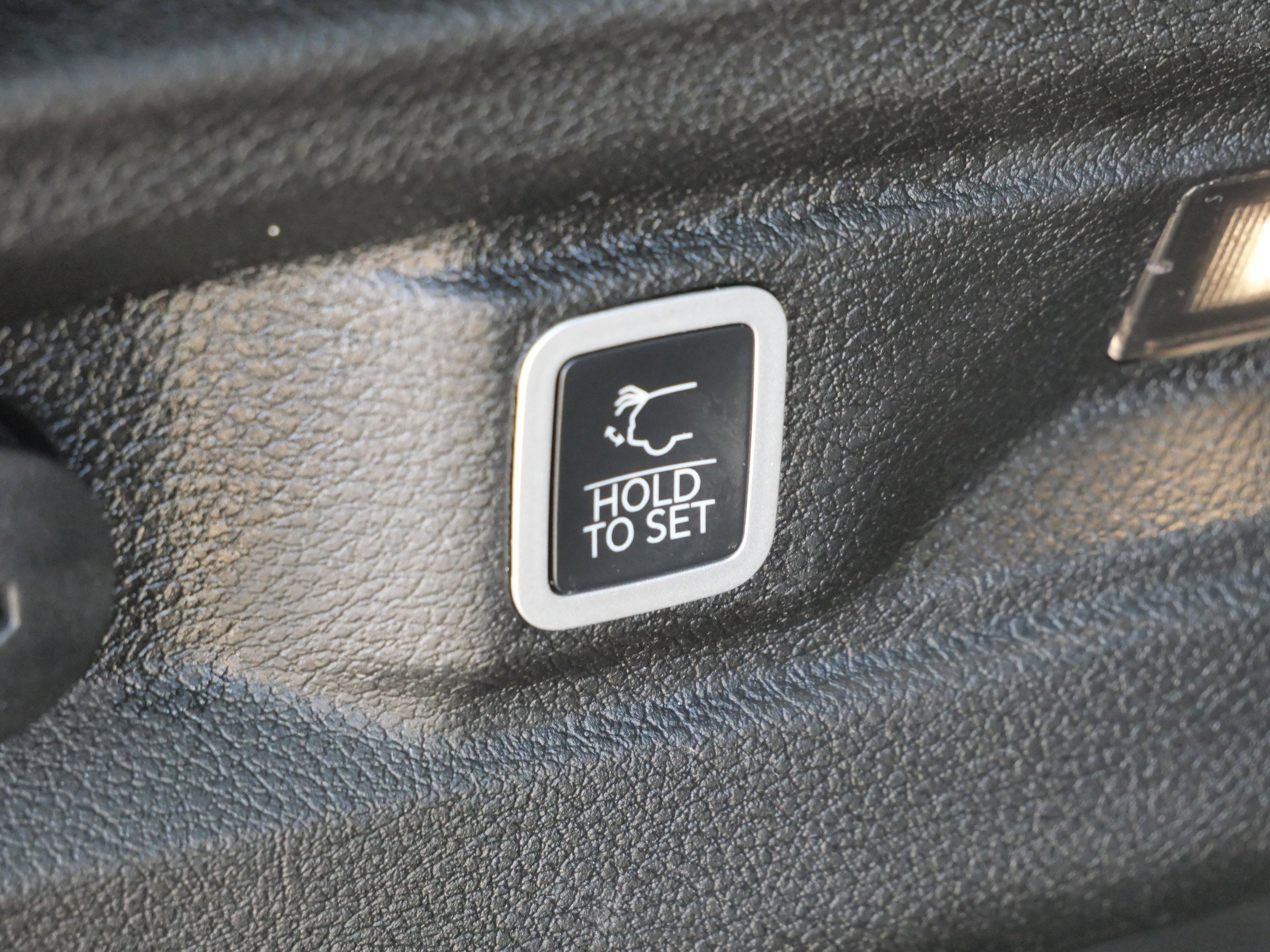 Used 2024 Jeep Grand Cherokee L Limited w/ Luxury Tech Group II image 19