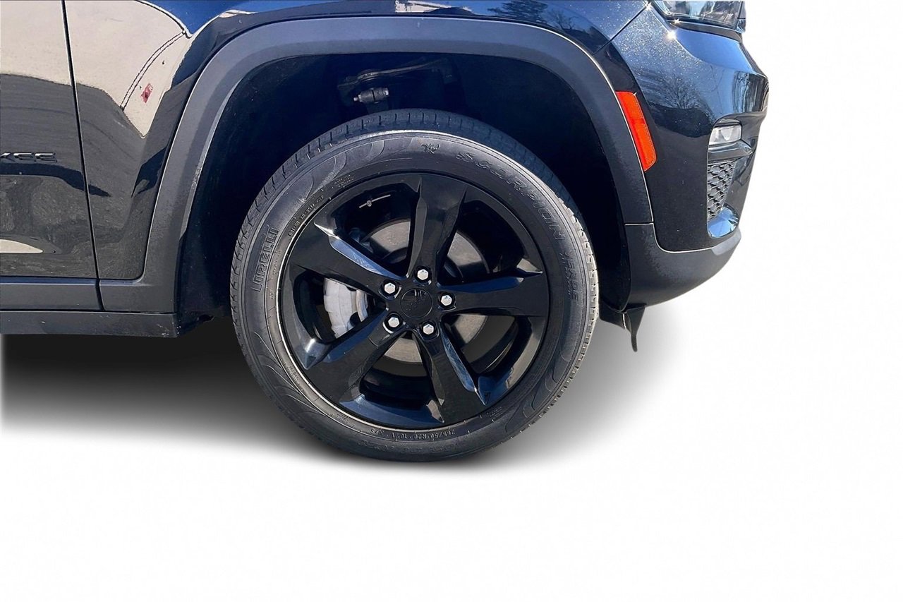 Used 2023 Jeep Grand Cherokee Limited w/ Black Appearance Package image 34