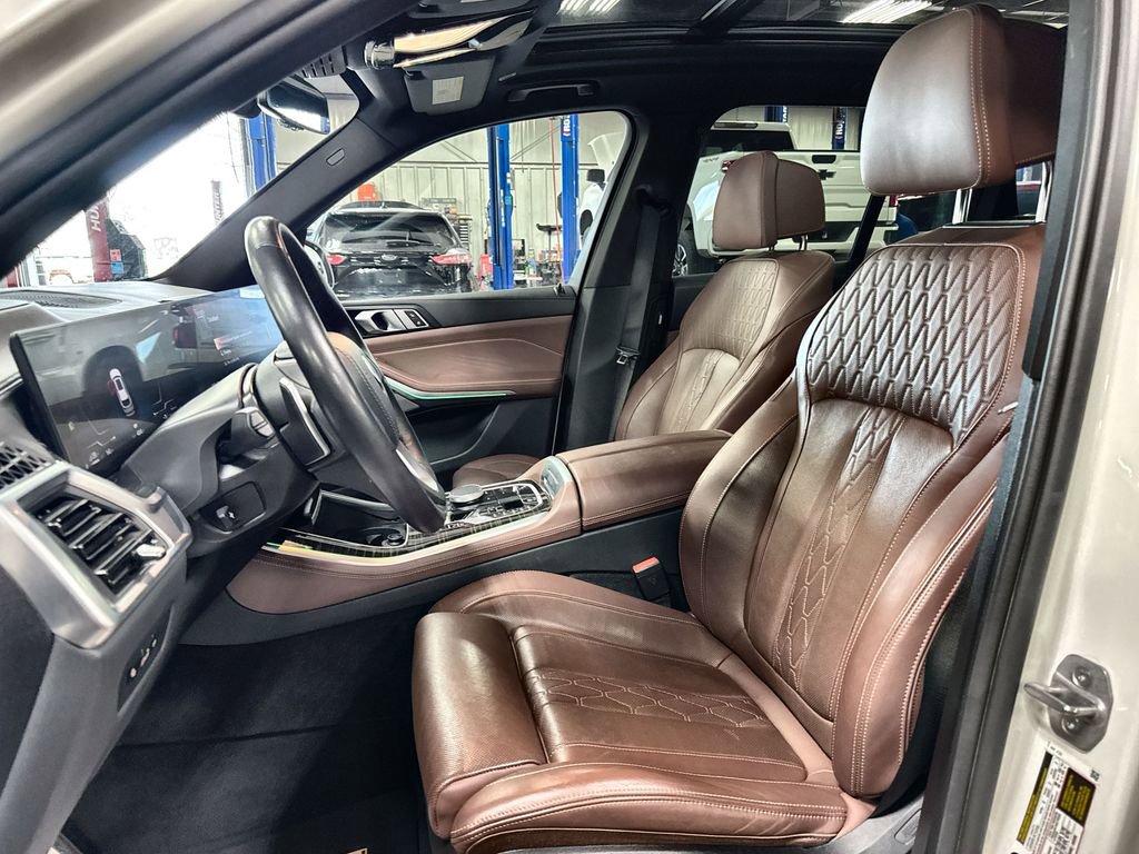 Used 2025 BMW X5 xDrive50e image 12