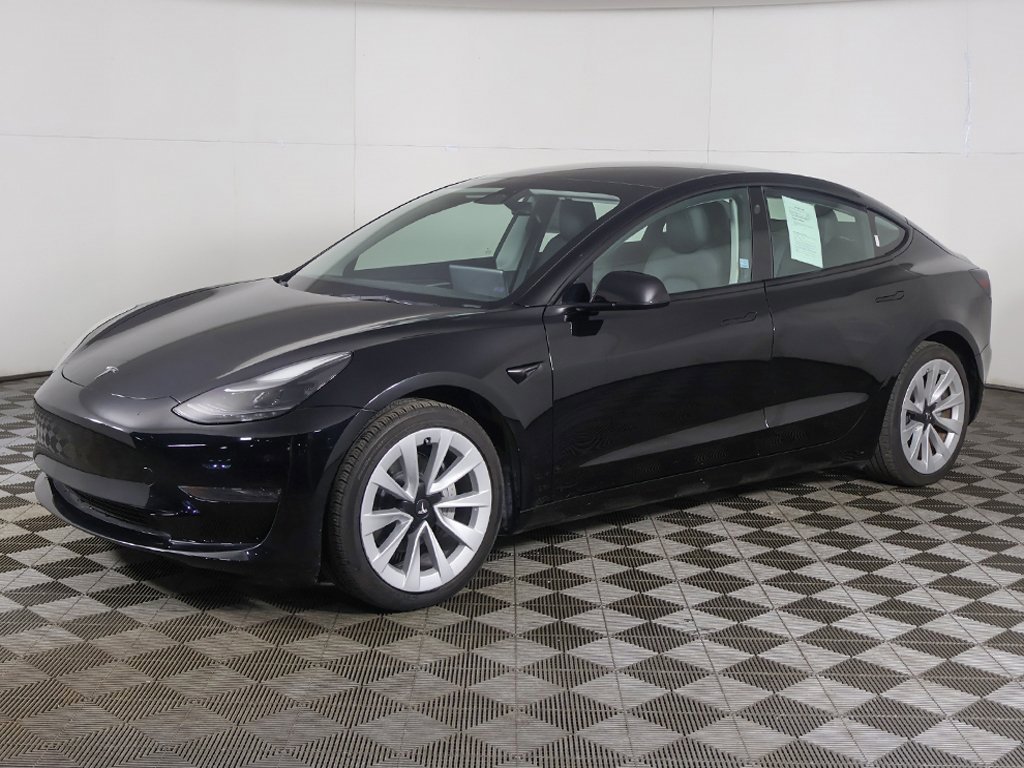 Used 2023 Tesla Model 3 Standard Range image 8