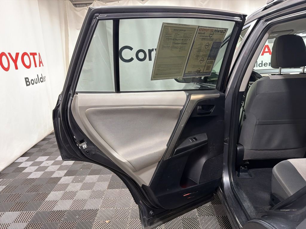 Used 2013 Toyota RAV4 LE image 18