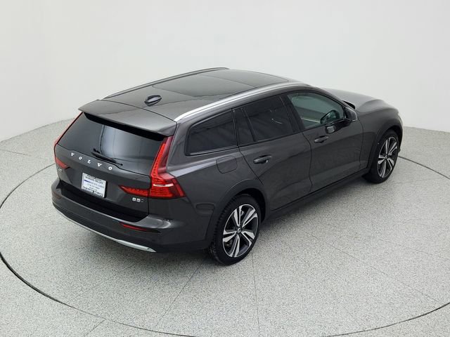 Certified 2025 Volvo V60 B5 Cross Country Plus image 15