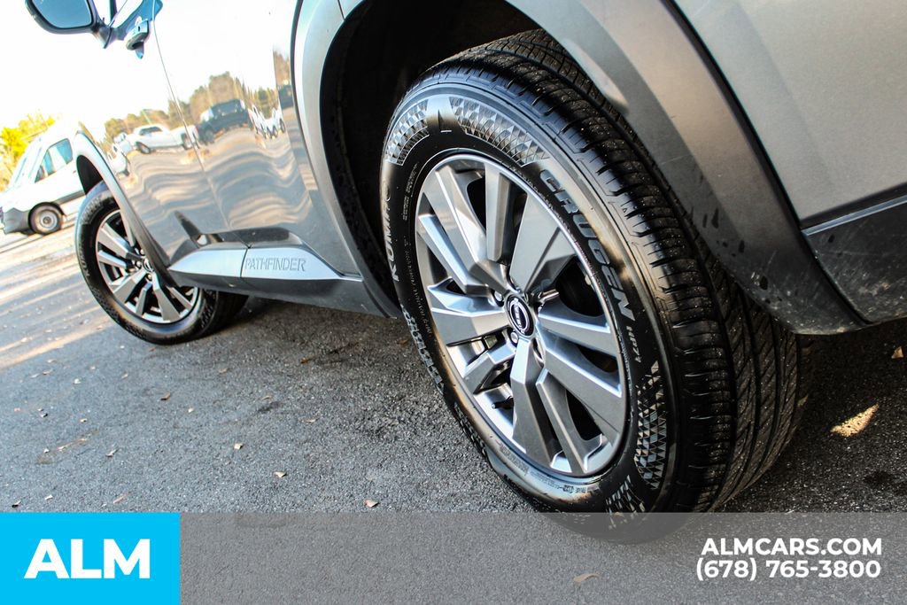 Used 2025 Nissan Pathfinder SV image 15