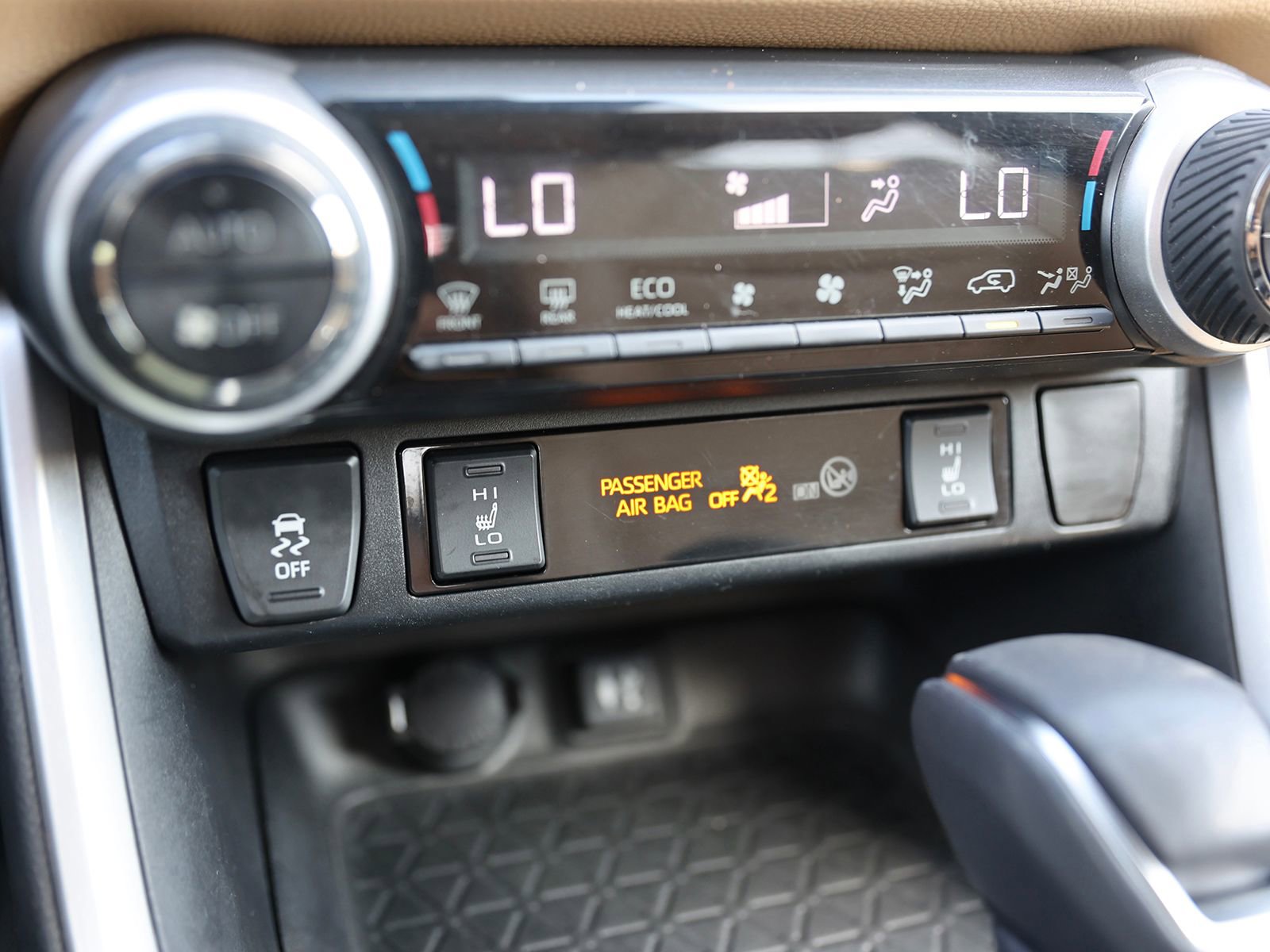 Used 2019 Toyota RAV4 XLE Premium w/ Cold Weather Package image 27