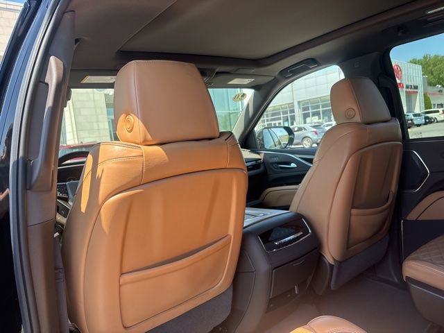 Certified 2022 Cadillac Escalade ESV Premium Luxury w/ Performance Package AWD/4WD image 5