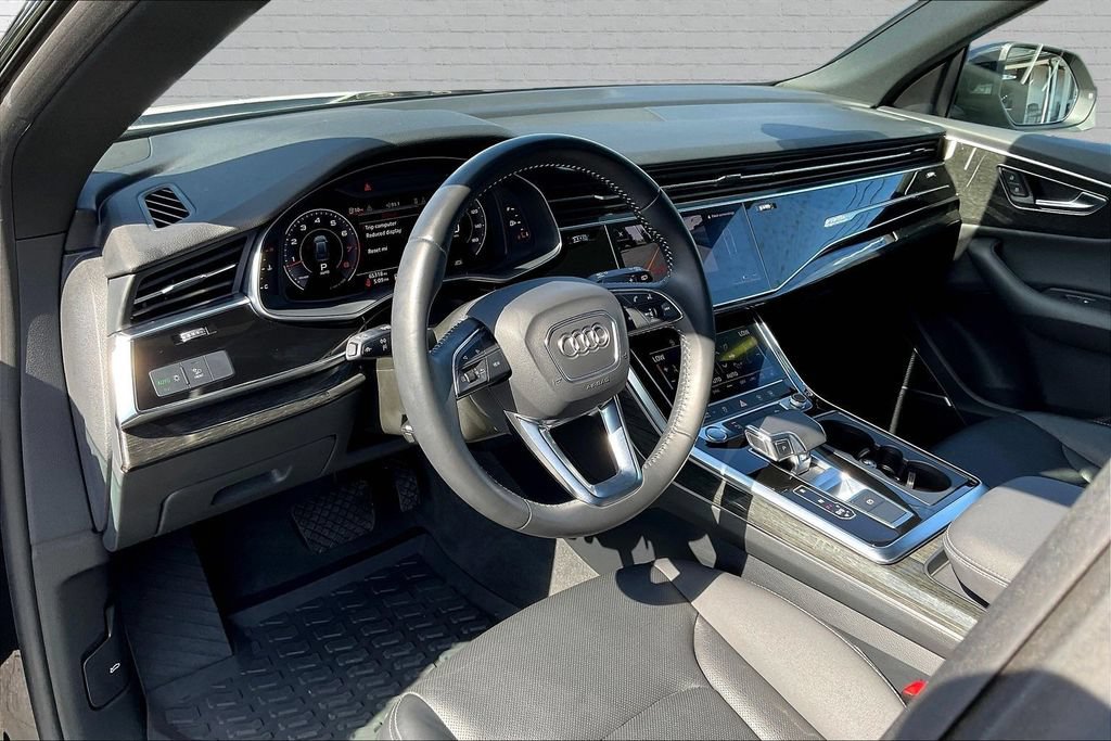 Used 2020 Audi Q8 Premium Plus w/ Premium Plus Package AWD/4WD image 17
