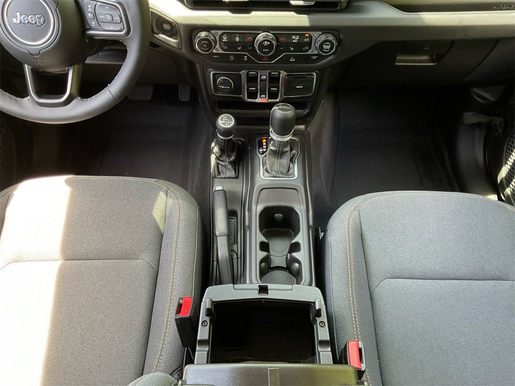 New 2025 Jeep Gladiator Sport image 11