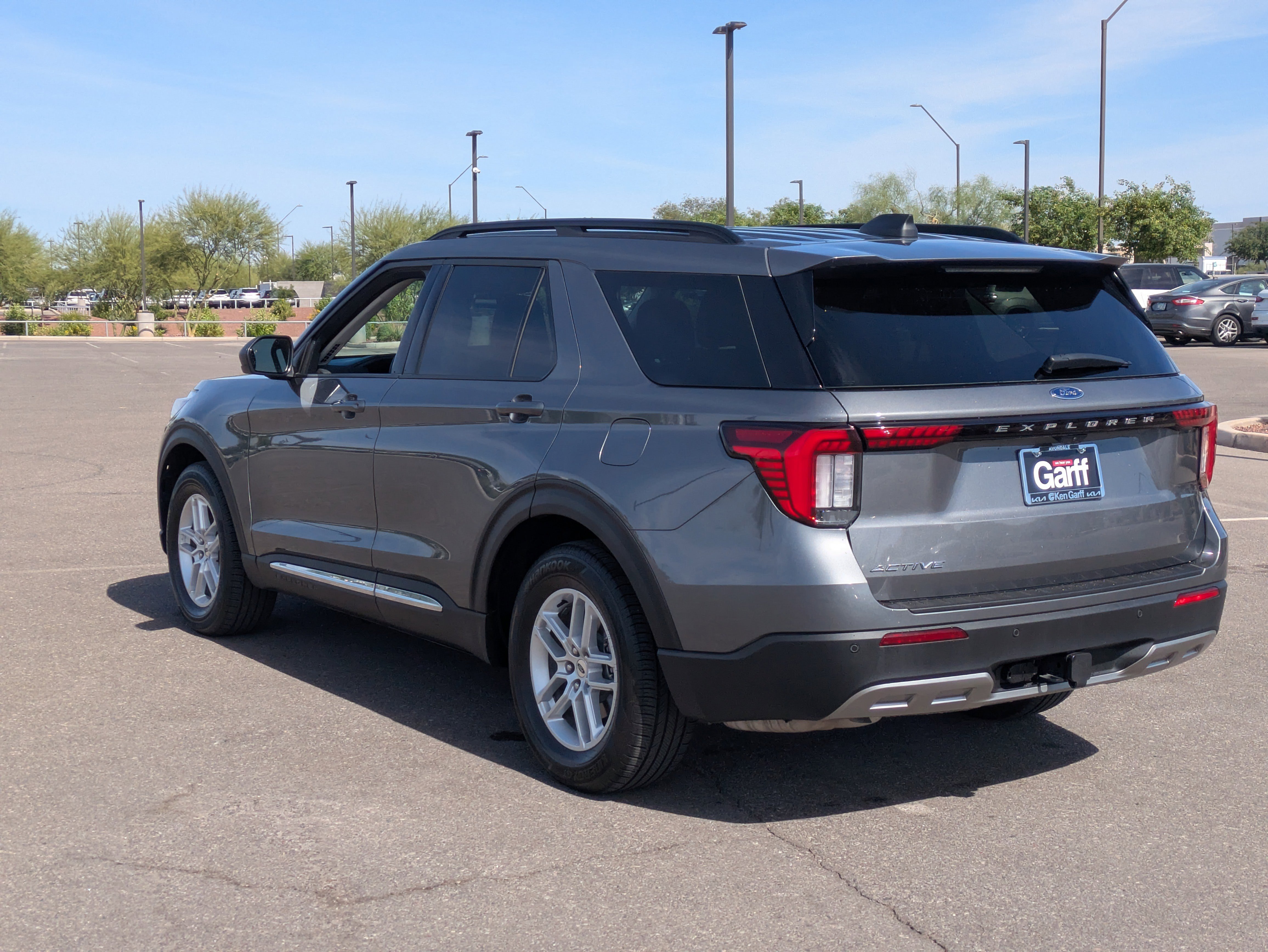 Used 2025 Ford Explorer Active w/ Active Comfort Package RWD image 3