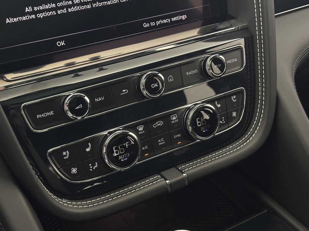 New 2025 Bentley Bentayga image 24