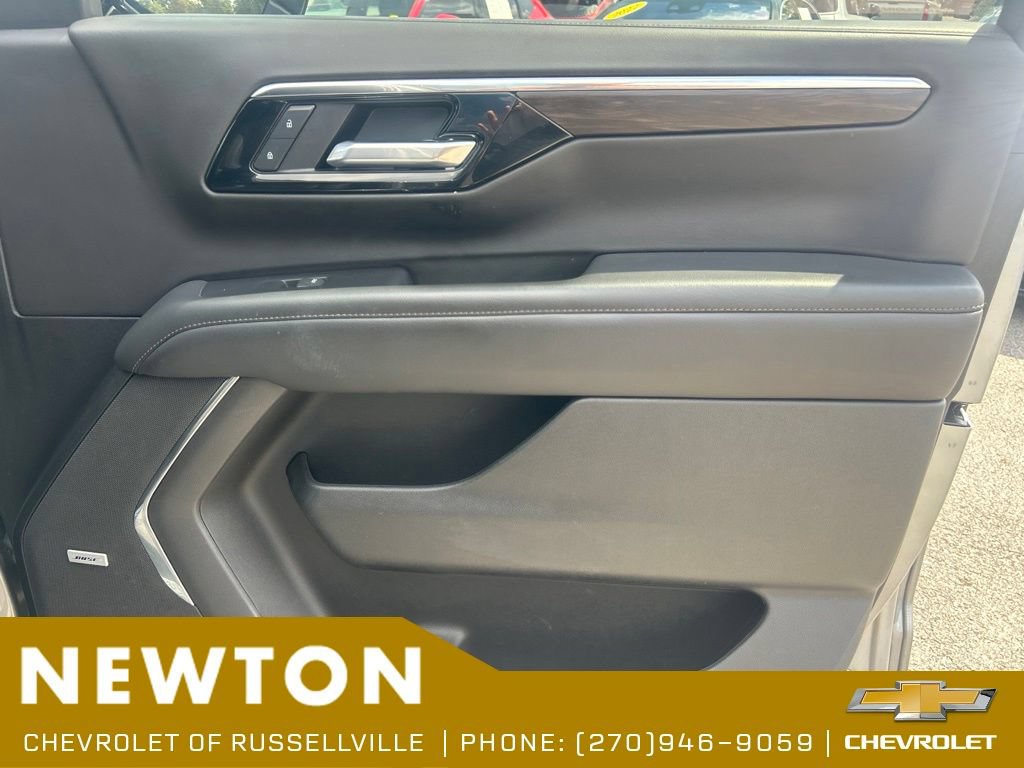 Used 2025 Chevrolet Suburban Z71 w/ Comfort Package AWD/4WD image 25