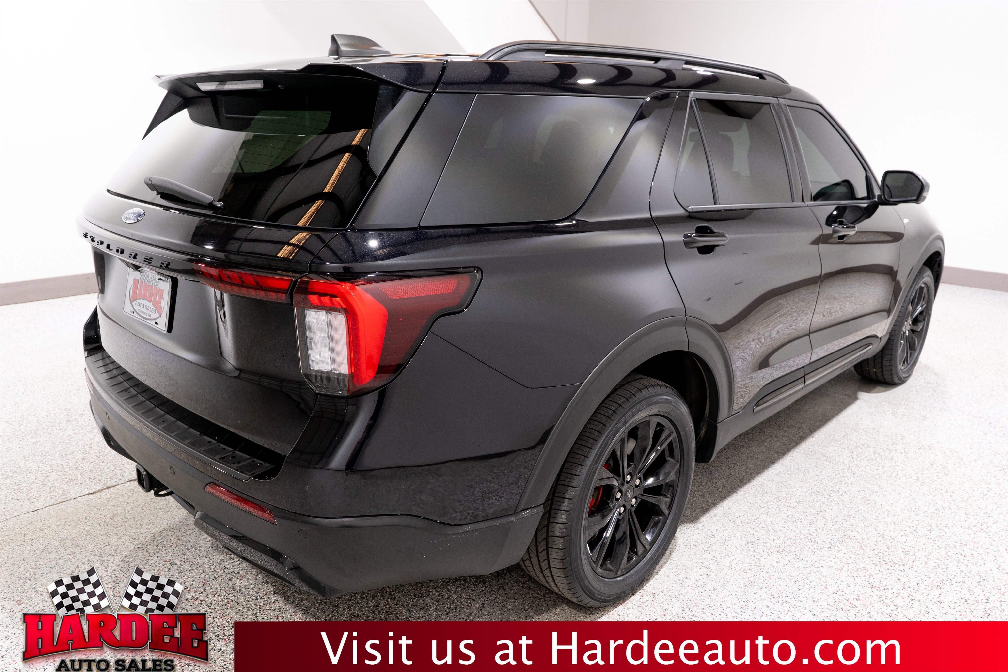 Used 2025 Ford Explorer ST-Line w/ ST-Line Street Pack AWD/4WD image 5