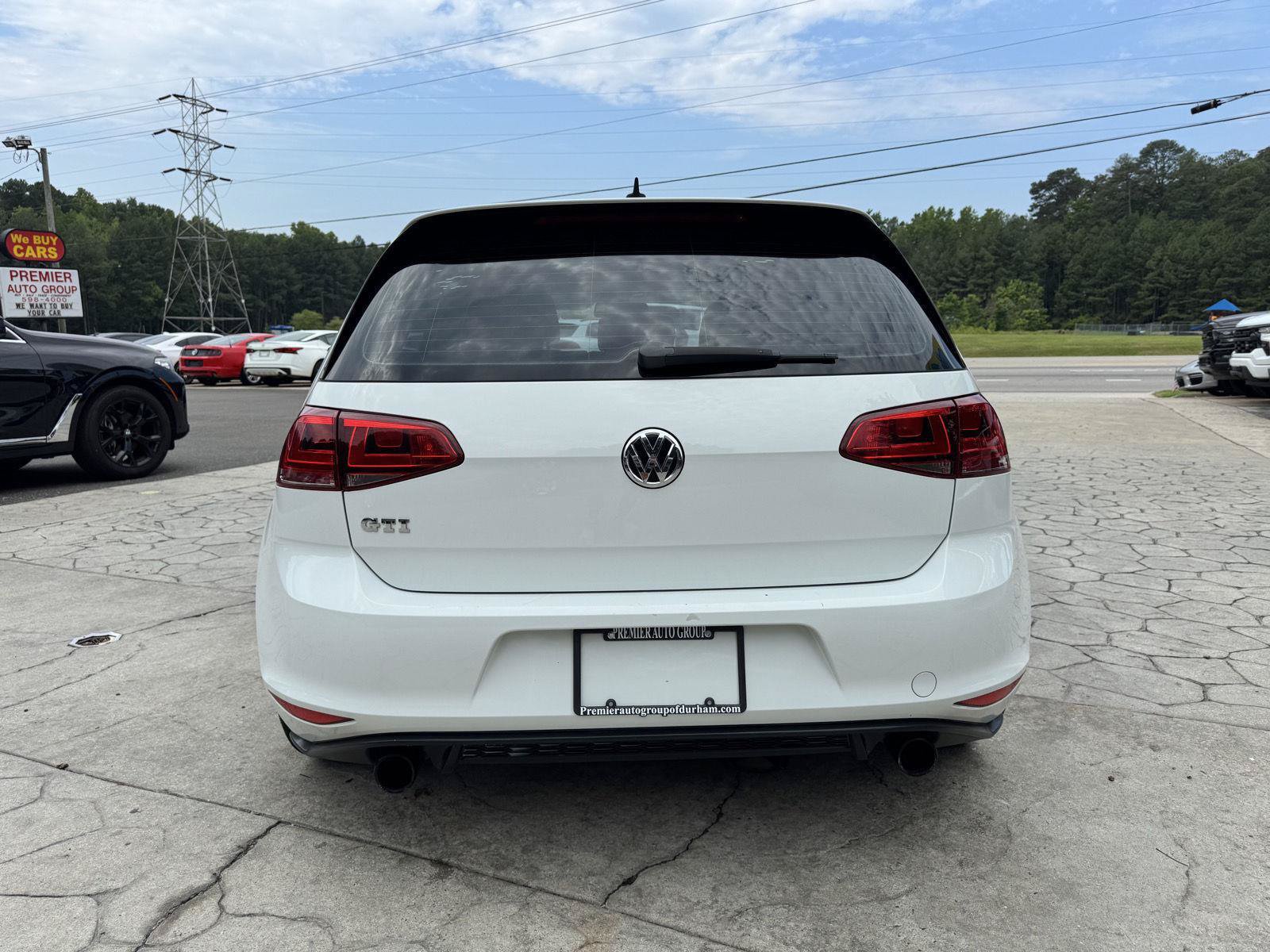 Used 2015 Volkswagen GTI SE FWD image 12