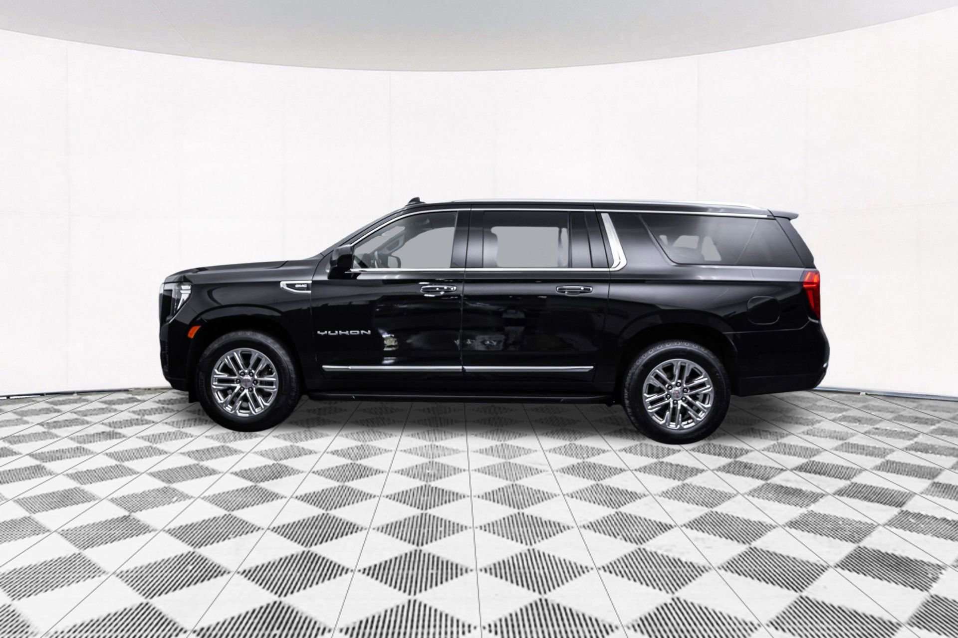 Used 2021 GMC Yukon XL SLT image 7