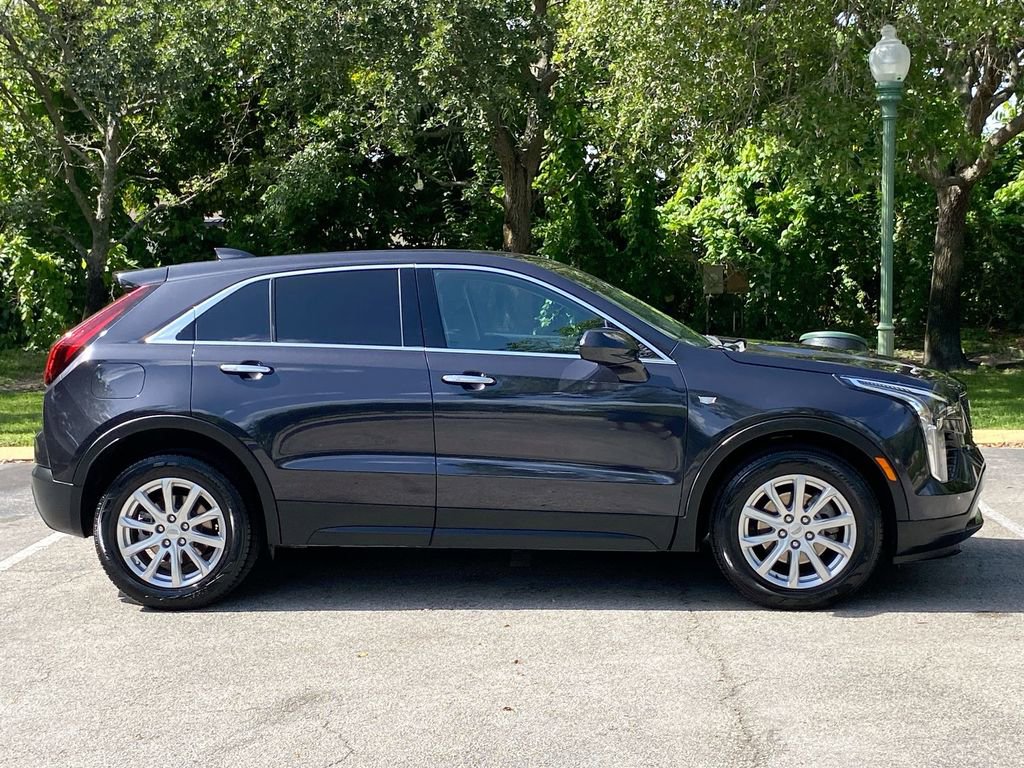 Used 2023 Cadillac XT4 Luxury w/ Cold Weather Package image 8