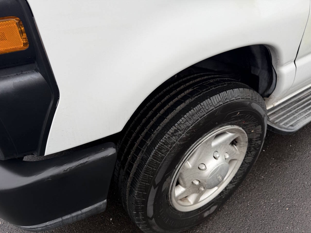 Used 2010 Ford E-350 and Econoline 350 XLT RWD image 13