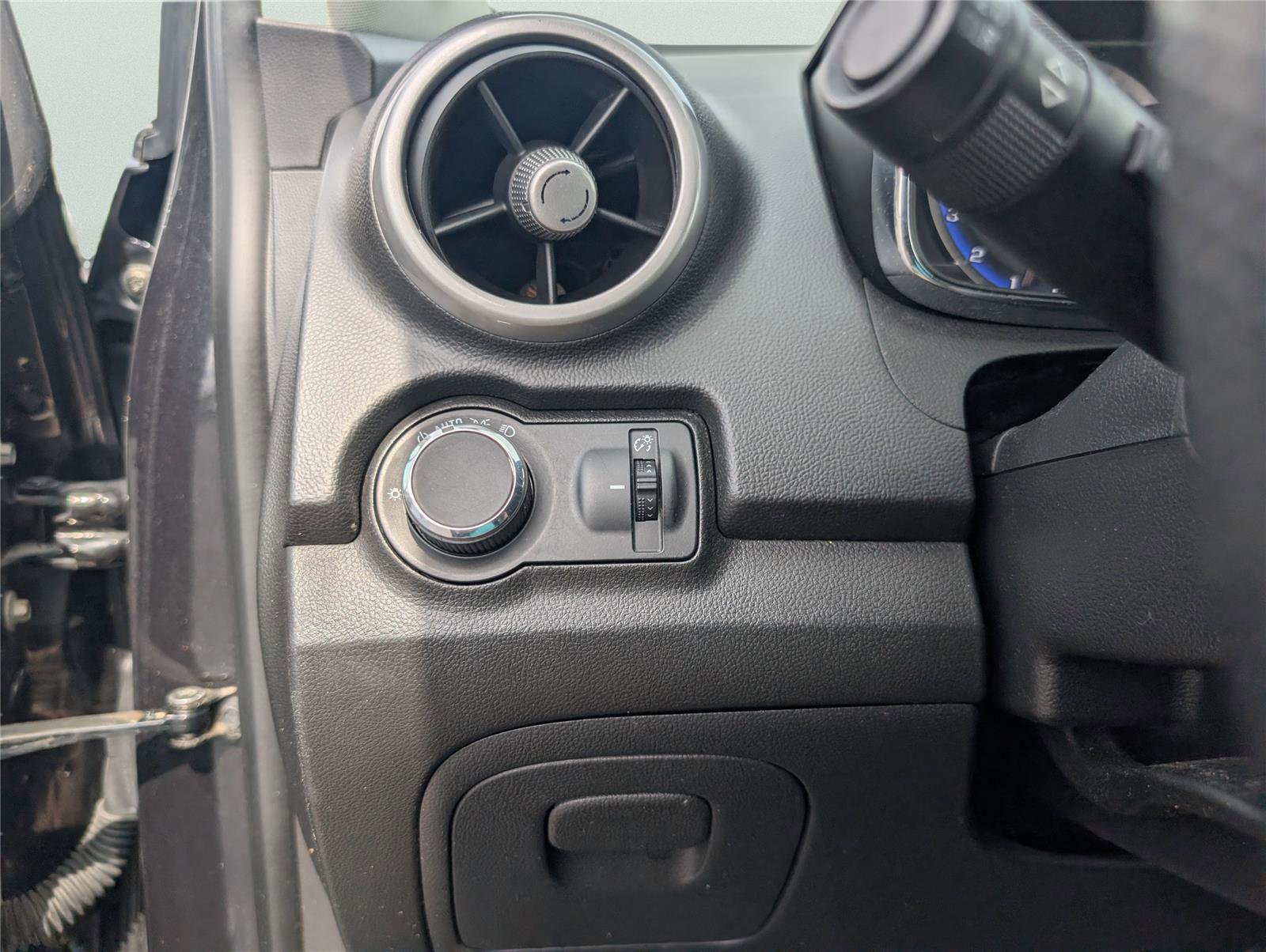 Used 2016 Chevrolet Trax LT image 25