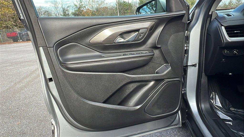 Used 2023 GMC Terrain SLE w/ Driver Convenience Package image 14