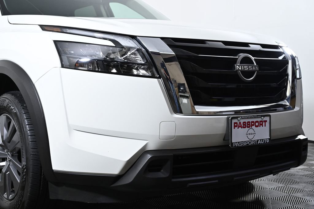 Used 2025 Nissan Pathfinder SV image 6