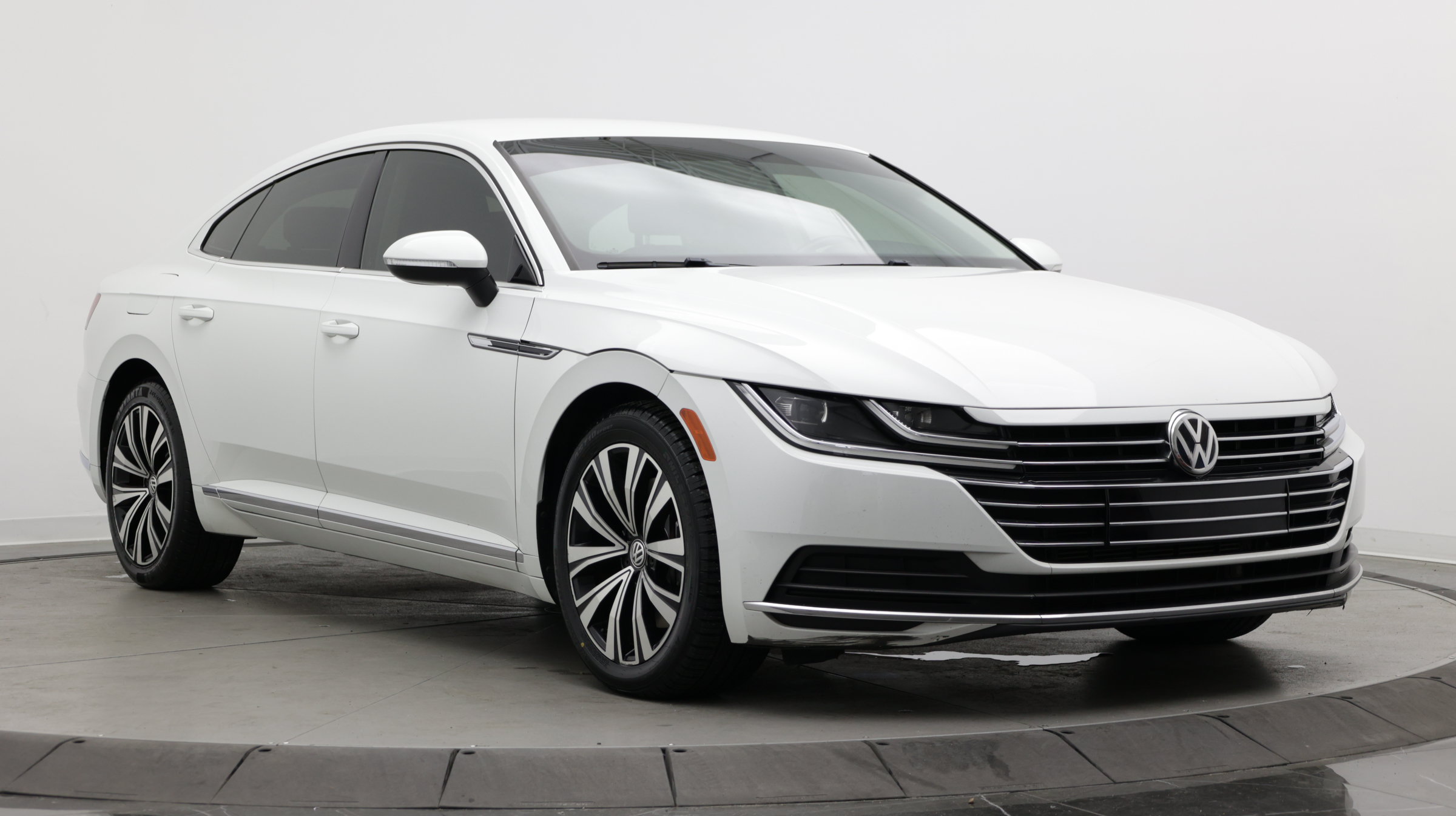 Used 2019 Volkswagen Arteon SE AWD/4WD image 3