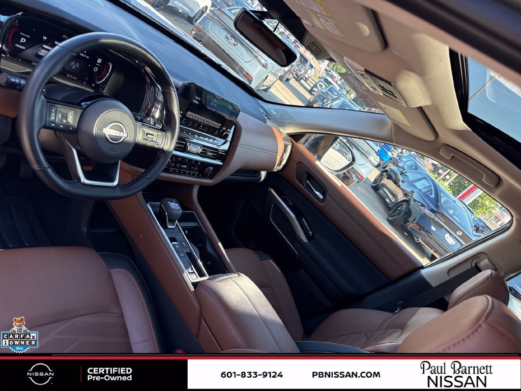 Certified 2025 Nissan Pathfinder Platinum FWD image 18