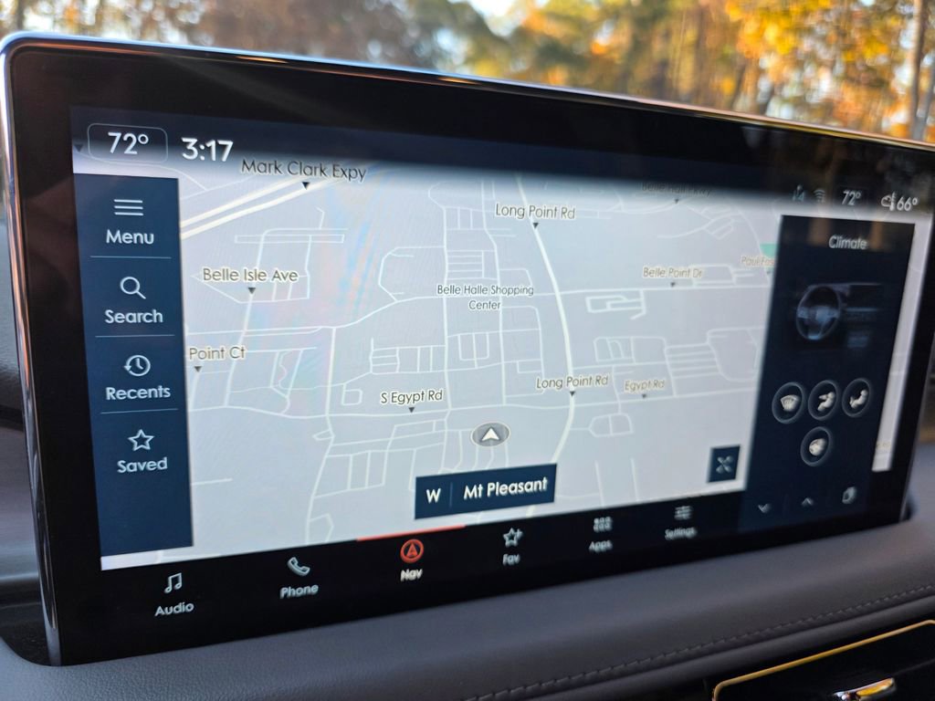 Used 2022 Lincoln Nautilus Reserve w/ Luxury Package image 18