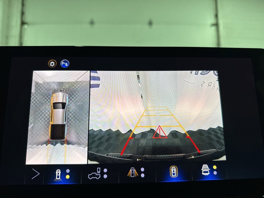 Used 2025 Chevrolet Colorado Z71 w/ Midnight Edition image 29