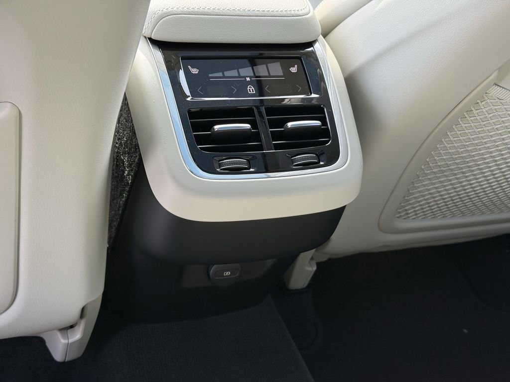New 2026 Volvo XC60 B5 Ultra w/ Climate Package image 12