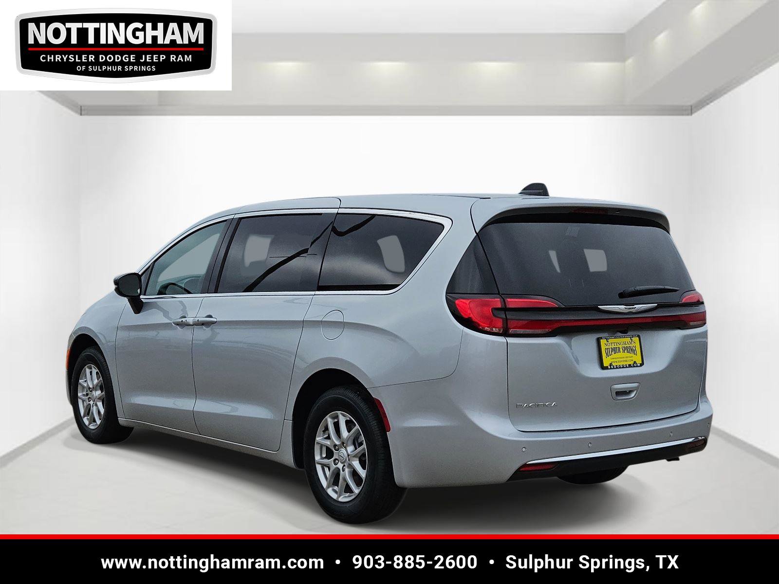 New 2026 Chrysler Pacifica Select FWD image 3