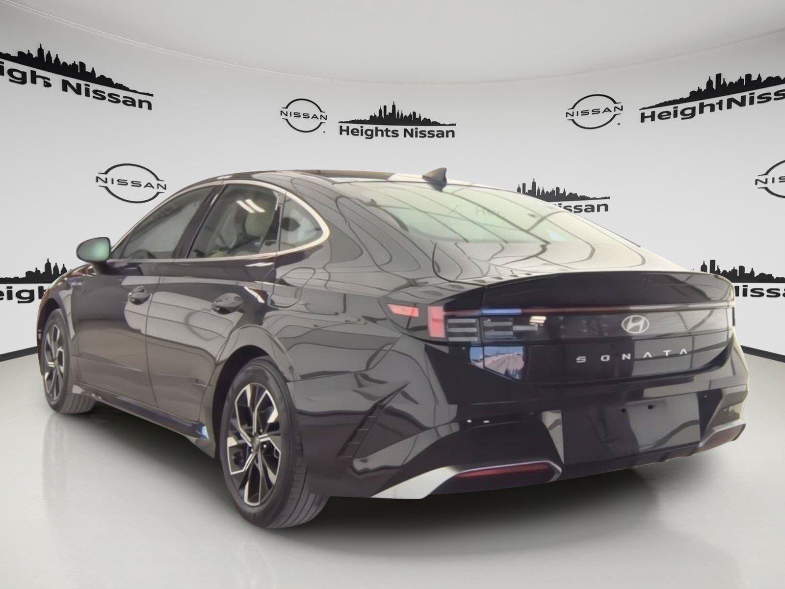 Used 2025 Hyundai Sonata SEL FWD image 4