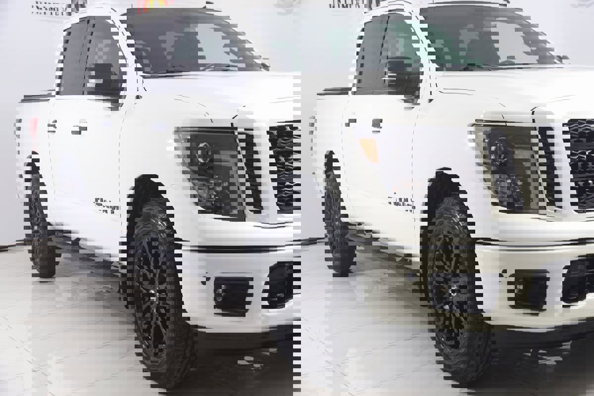 Used 2019 Nissan Titan SV w/ SV Convenience Package image 37