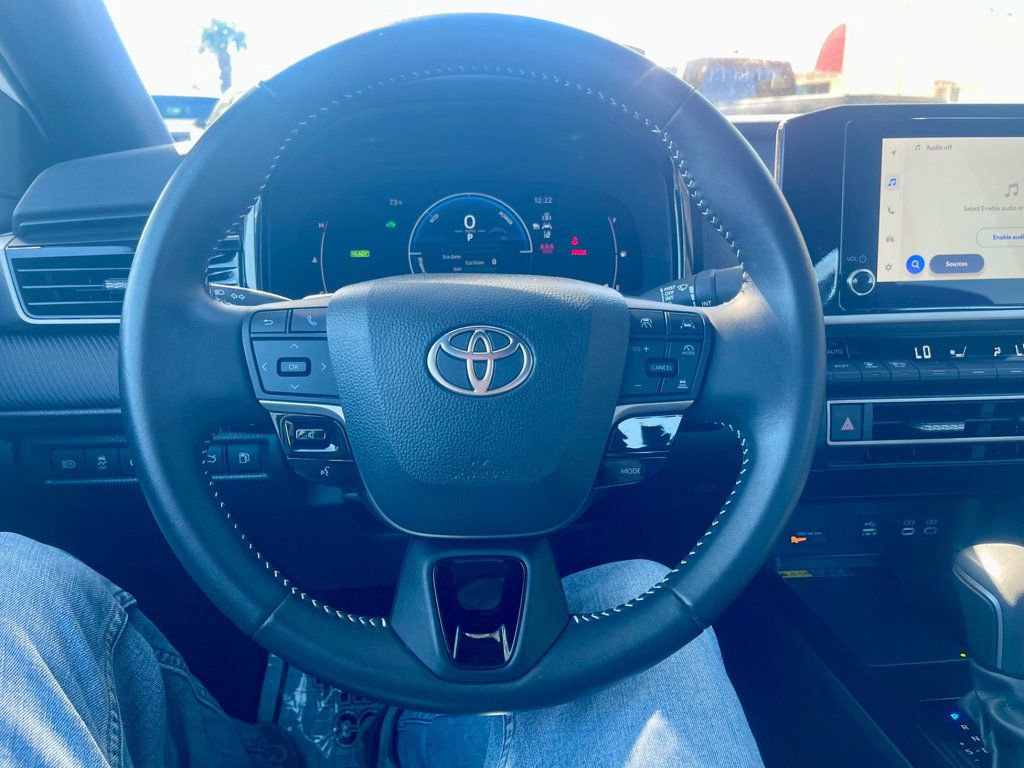 Used 2025 Toyota Camry SE image 13