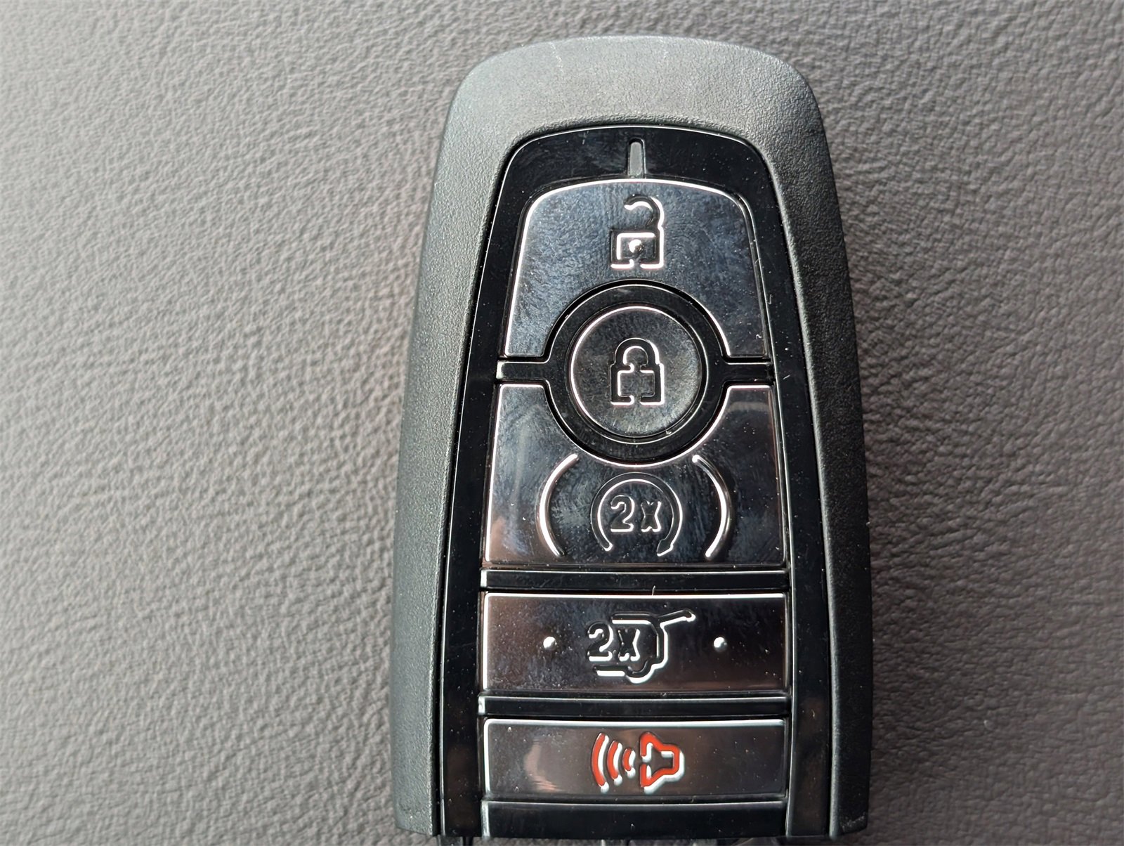 New 2026 Ford Explorer Platinum image 31