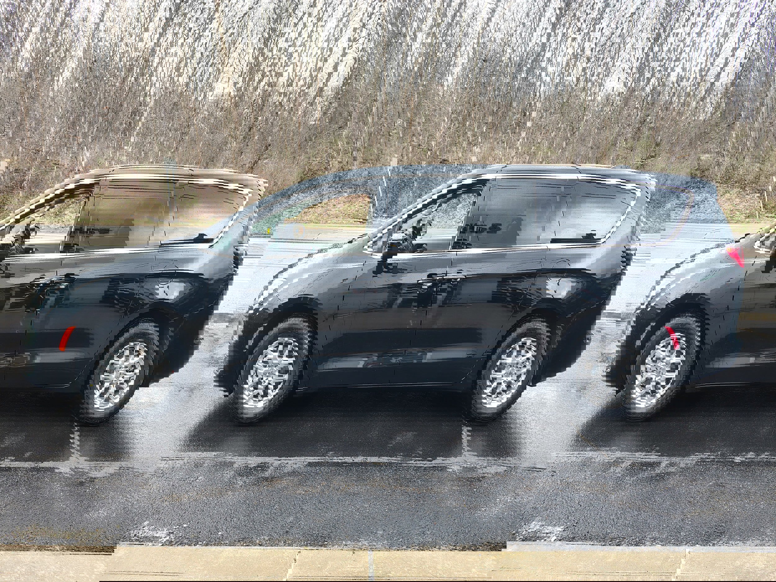 Used 2024 Chrysler Voyager LX image 6