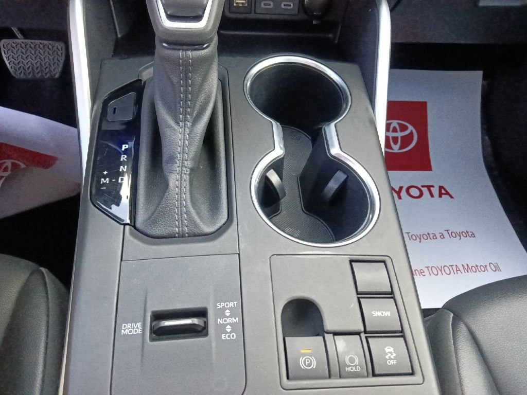 Used 2024 Toyota Highlander XLE image 25
