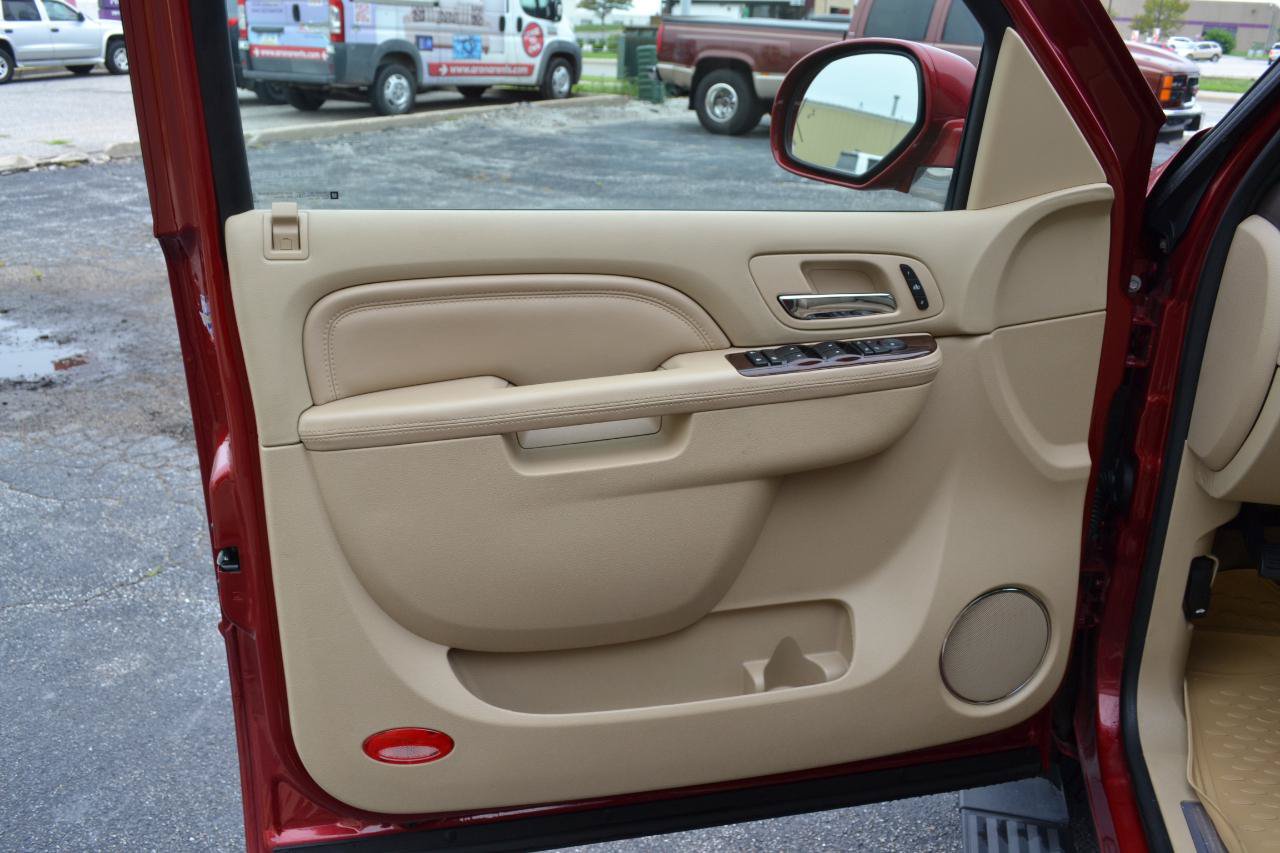 Used 2014 Cadillac Escalade Premium AWD/4WD image 30