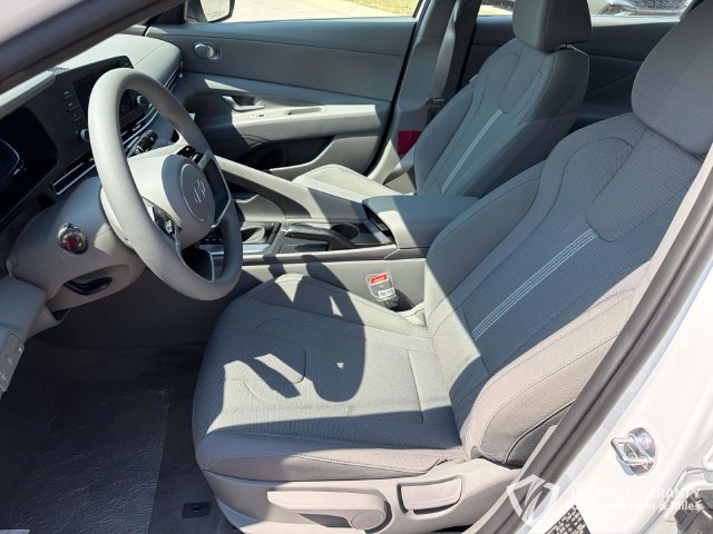 New 2026 Hyundai Elantra SE FWD image 23