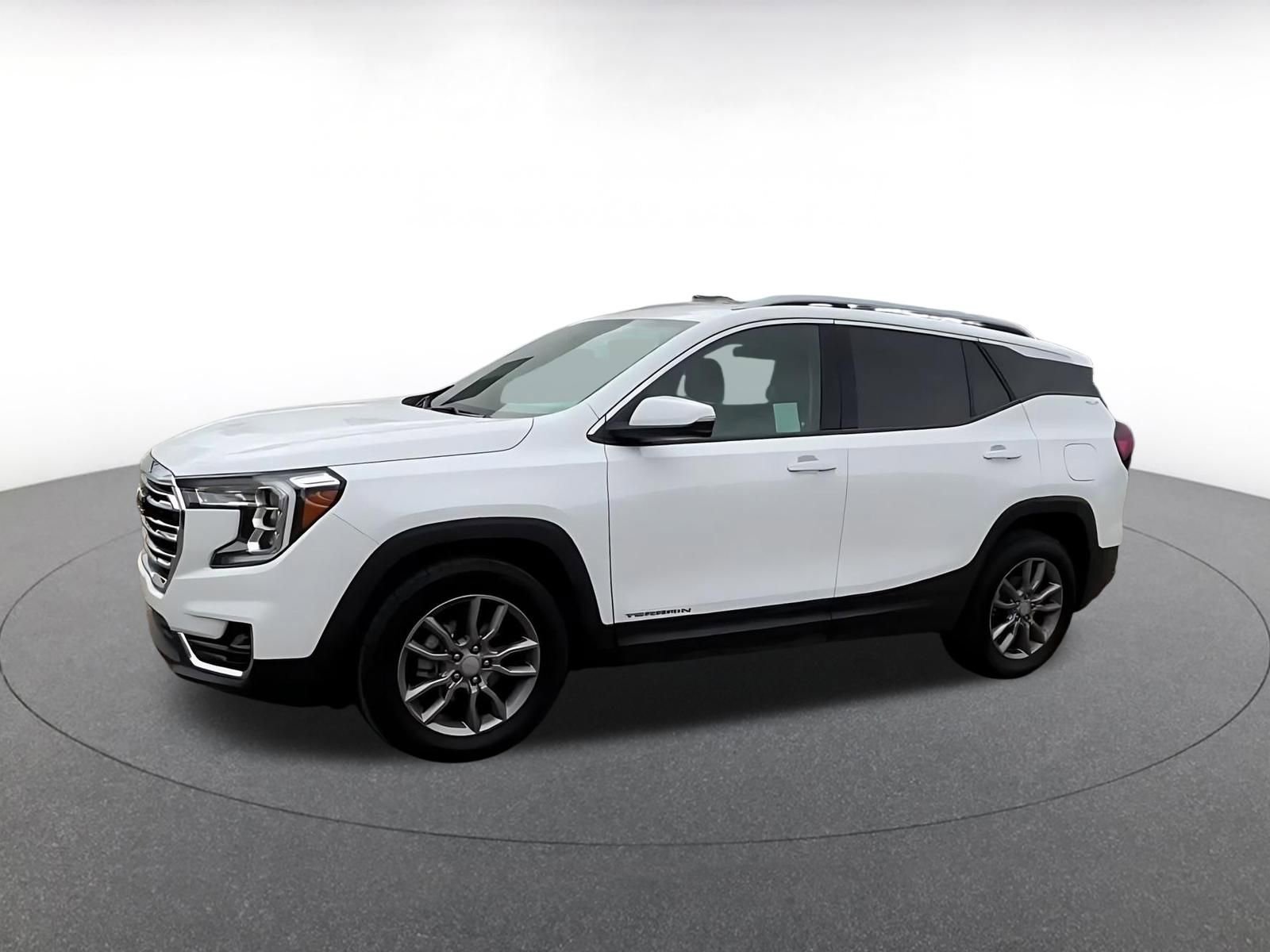 Used 2024 GMC Terrain SLT AWD/4WD image 8
