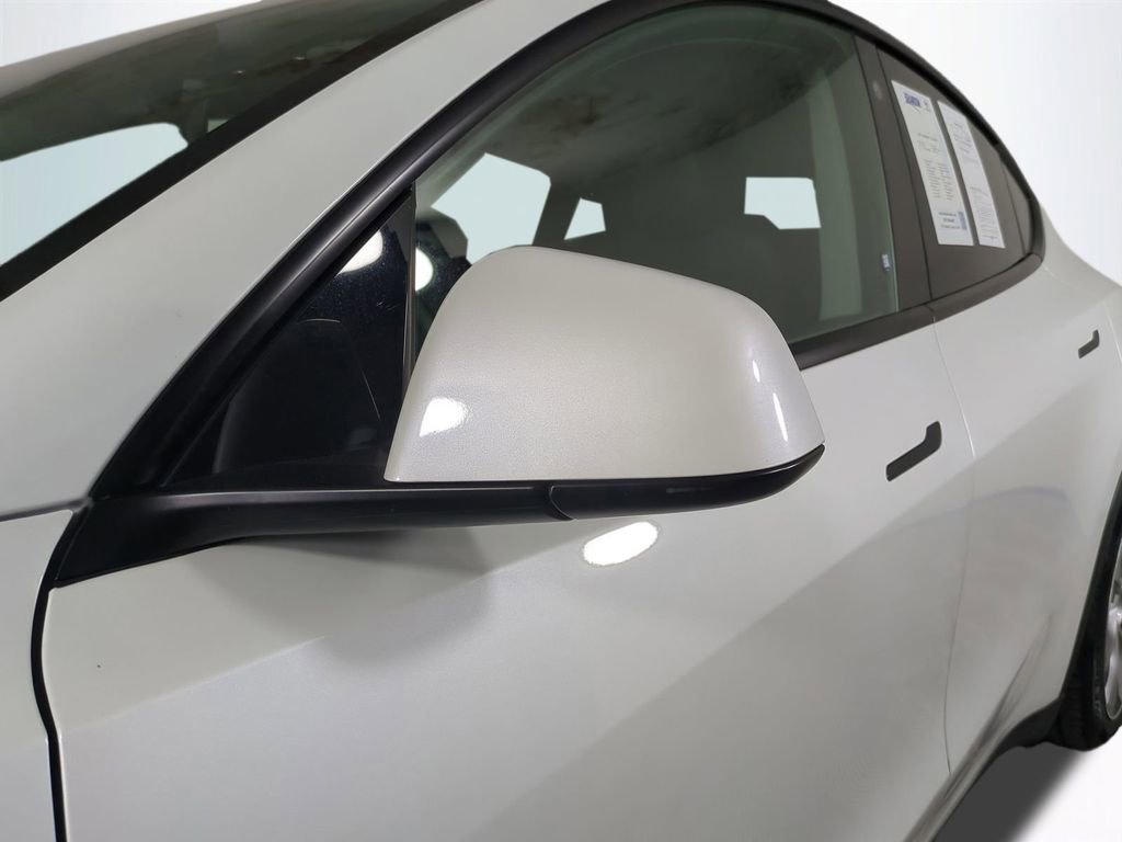 Used 2021 Tesla Model Y Long Range image 12