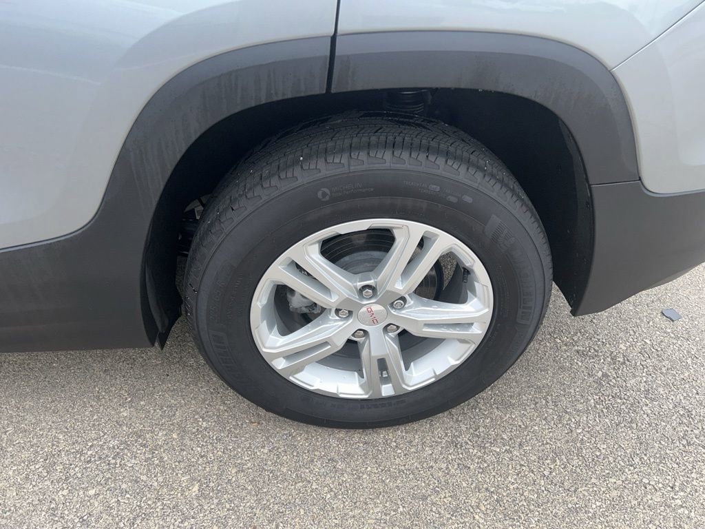 Used 2024 GMC Terrain SLE w/ Driver Convenience Package FWD image 8