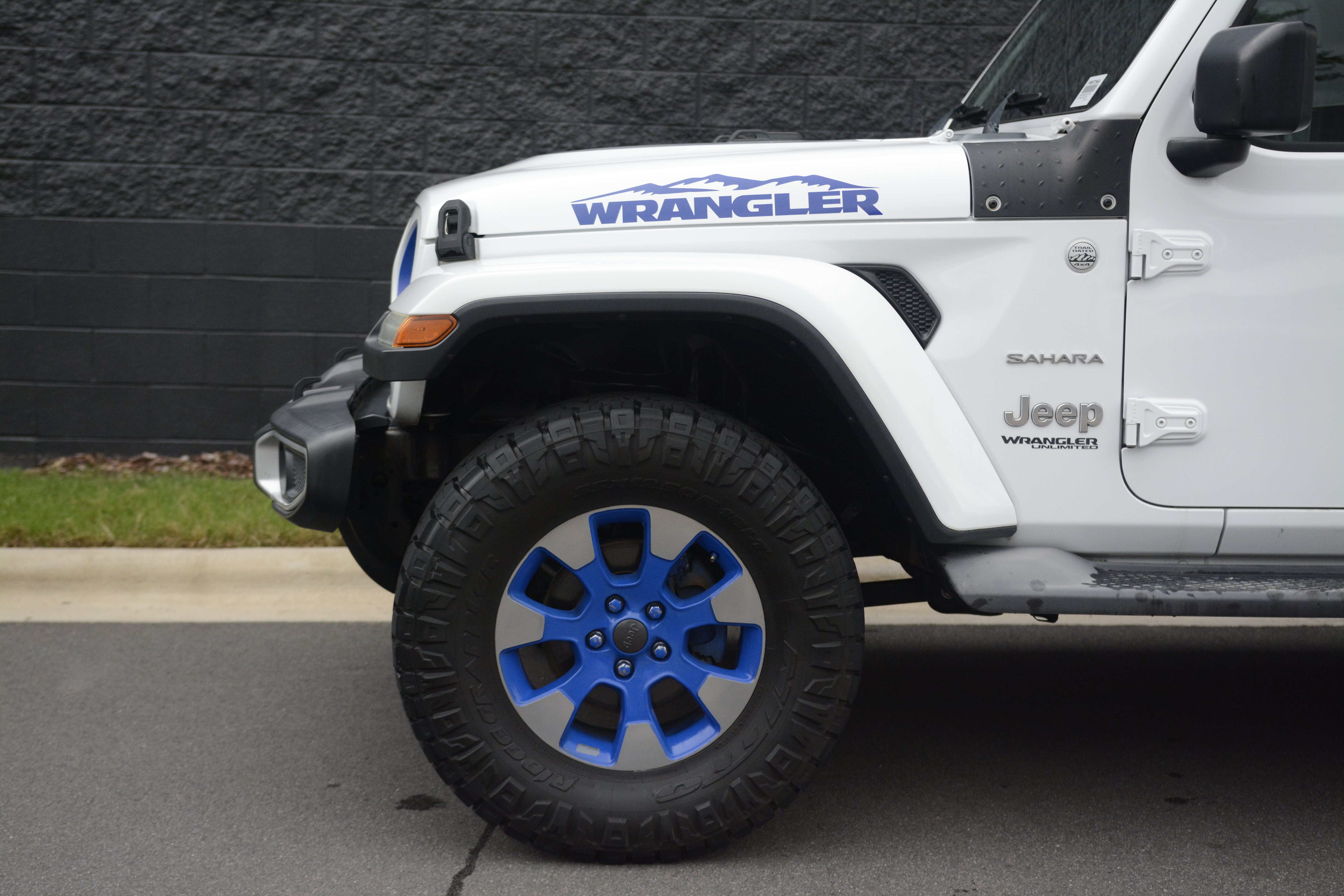 Used 2018 Jeep Wrangler Unlimited Sahara AWD/4WD image 40