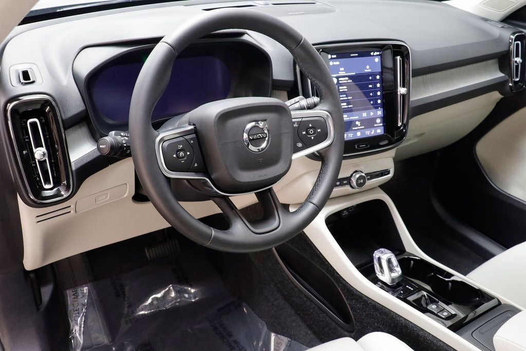 Used 2026 Volvo XC40 B5 Ultra w/ Climate Package image 7