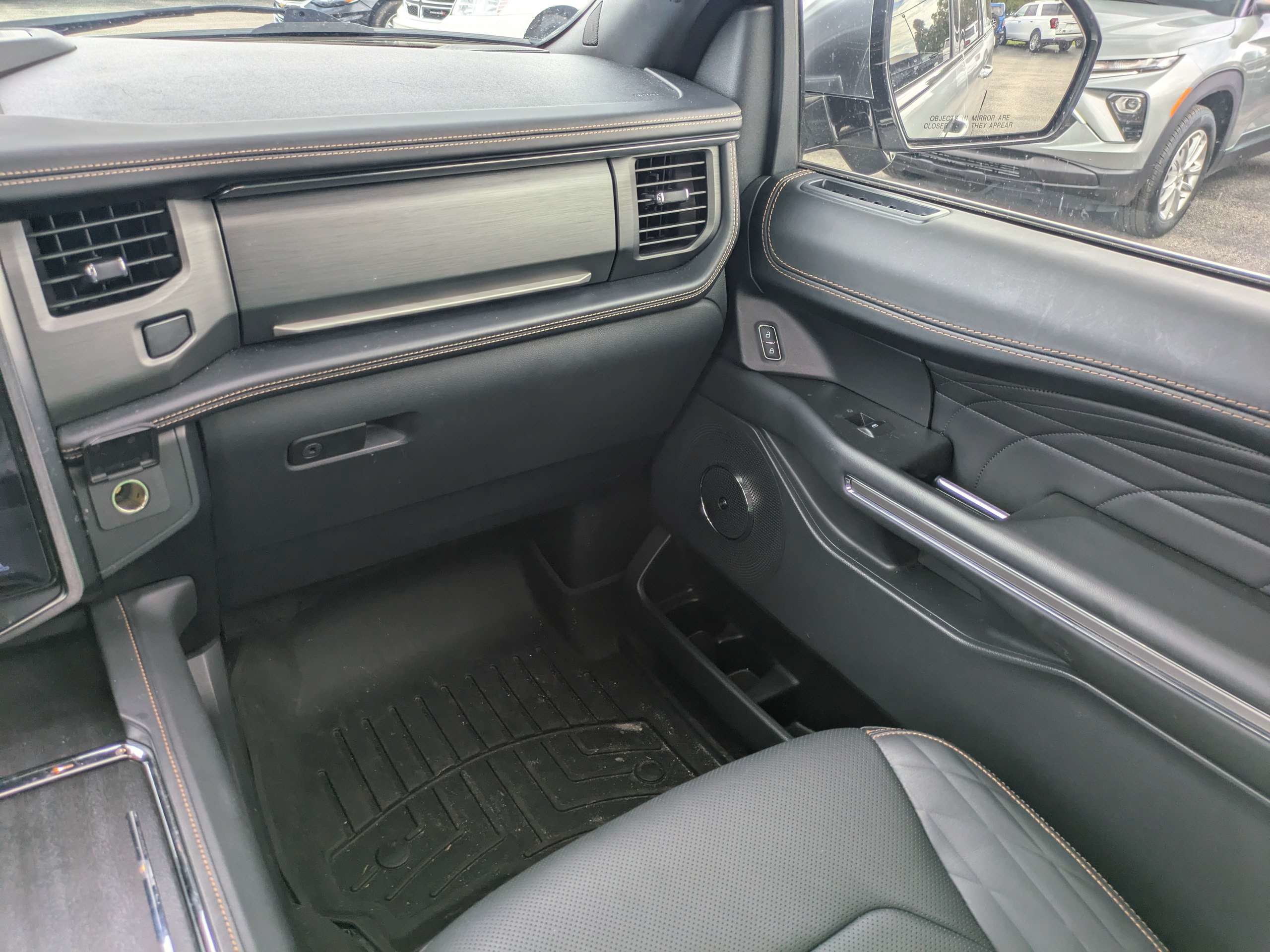 Used 2024 Ford Expedition Max Platinum AWD/4WD image 17